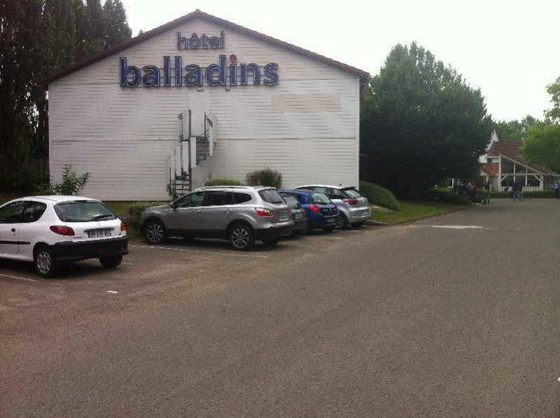 Trappes Balladins Hotel Exterior photo